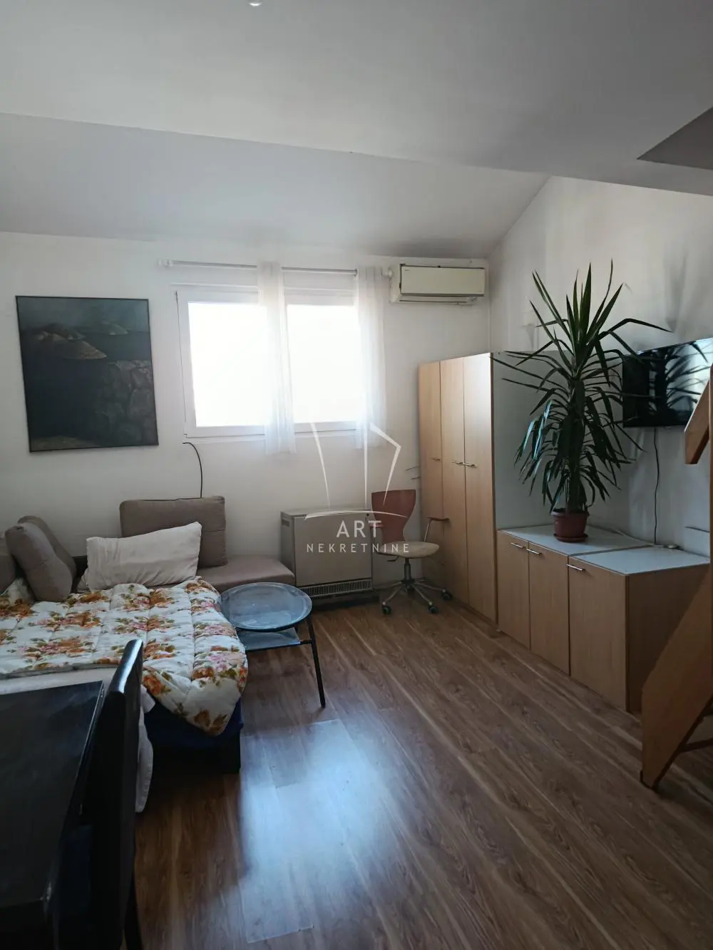 Beograd Voždovac Trosoban stanovi 600 evra 