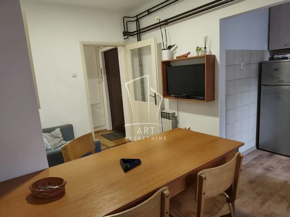 Troiposoban stanovi Palilula Hadžipopovac 690 evra 