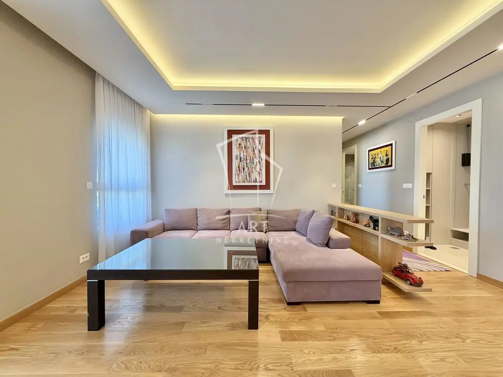 Trosoban stanovi Novi Beograd Blok 65 2000 evra 