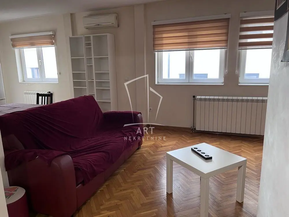 Dvosoban stanovi Vračar Crveni krst 500 evra 