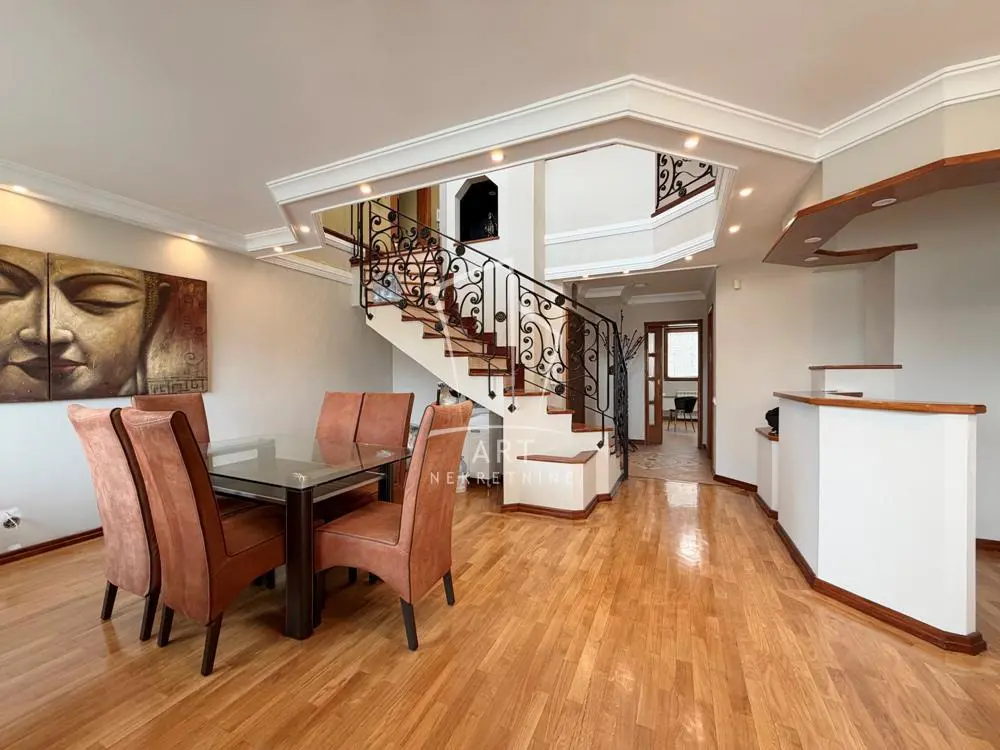 Petosoban stanovi Palilula Borča 300000 evra 