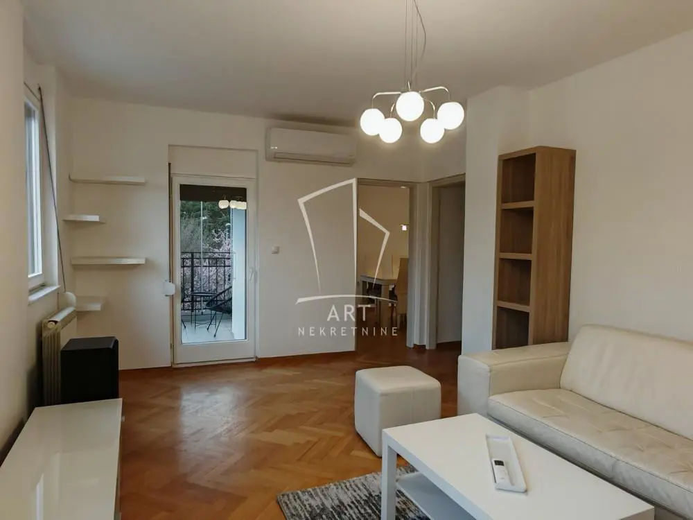 Trosoban stanovi Čukarica Banovo brdo 850 evra 