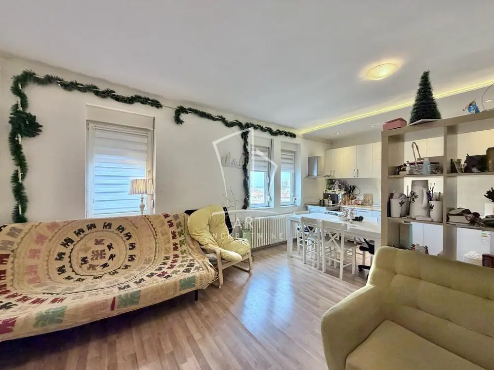 Trosoban stanovi Stari Grad Centar i Terazije 245000 evra 