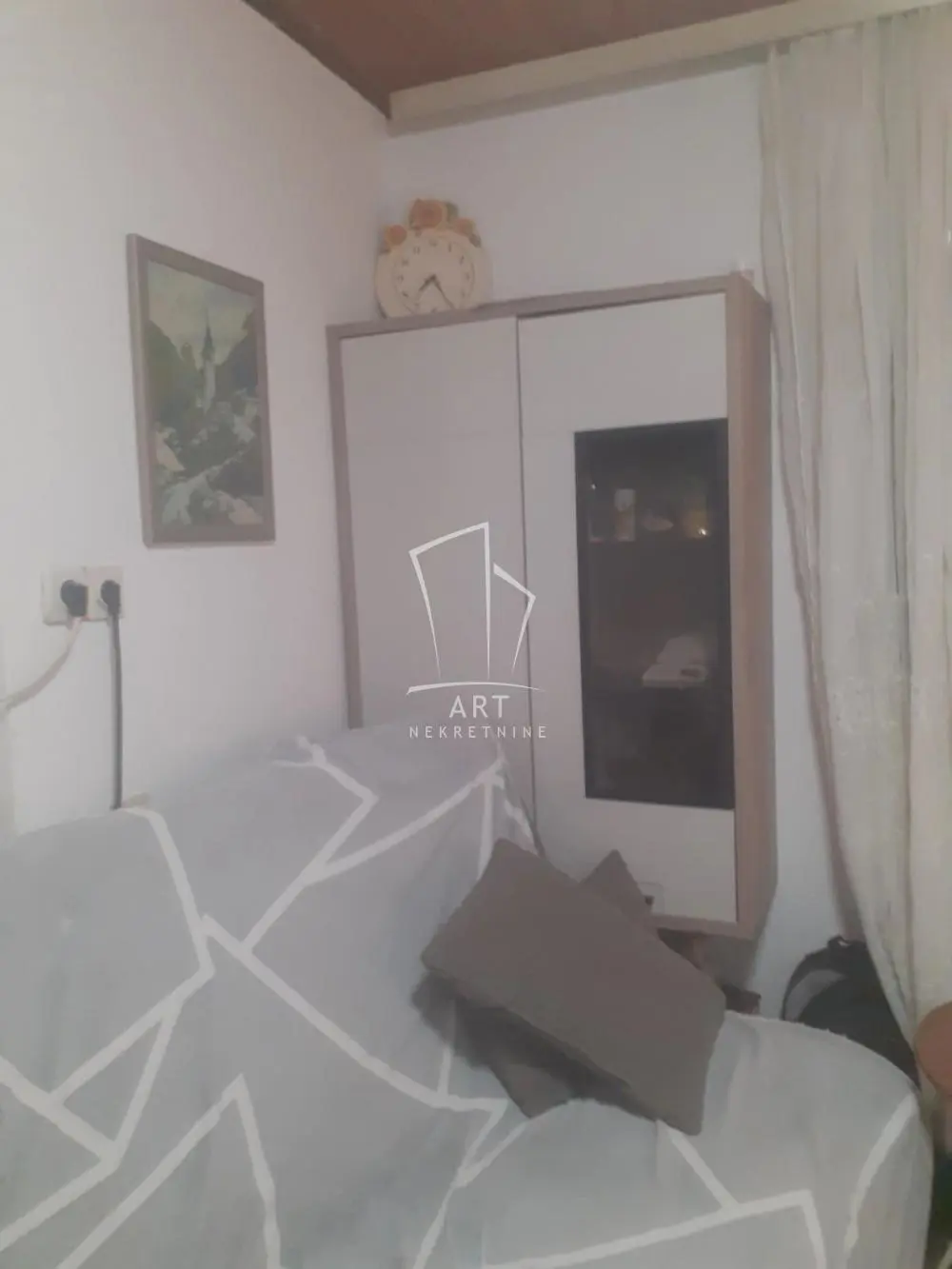 Garsonjera stanovi Vračar Crveni krst 300 evra 