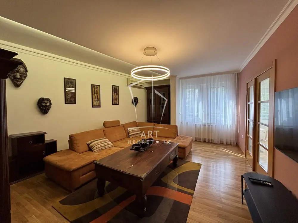 Trosoban stanovi Stari Grad Dorćol donji 1400 evra 