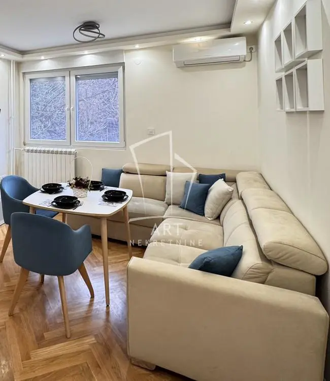 Dvosoban stanovi Zvezdara Vukov spomenik 800 evra 