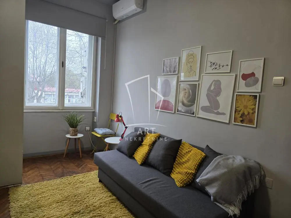 Garsonjera stanovi Zemun Zemun centar 400 evra 