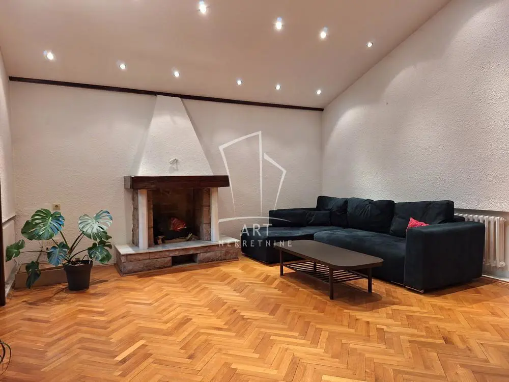 Beograd Voždovac kuće 1300 evra 