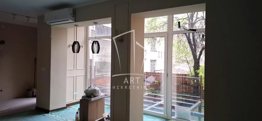 Beograd Stari Grad poslovni prostor 1100 evra 