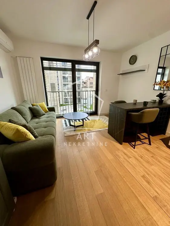 Jednosoban stanovi Zvezdara Lion 650 evra 