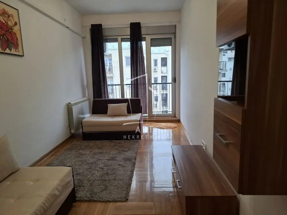 Dvosoban stanovi Zvezdara Đeram 550 evra 