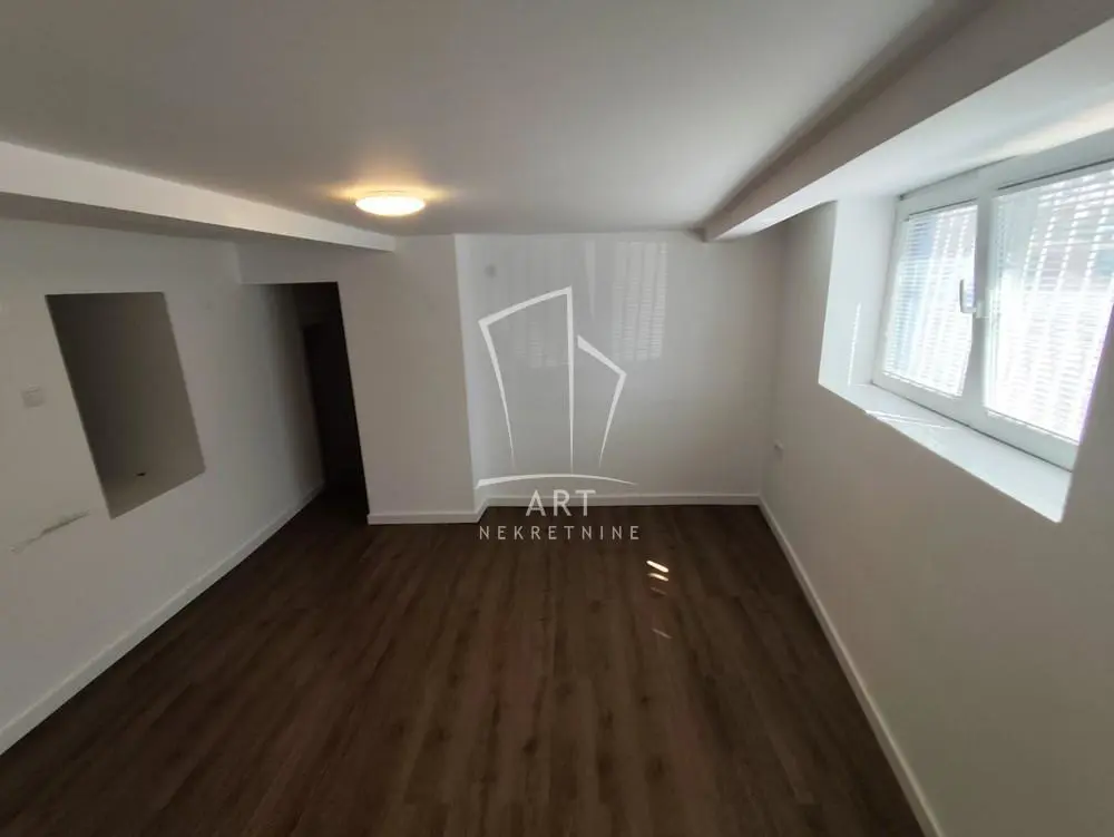 Beograd Stari Grad poslovni prostor 650 evra 