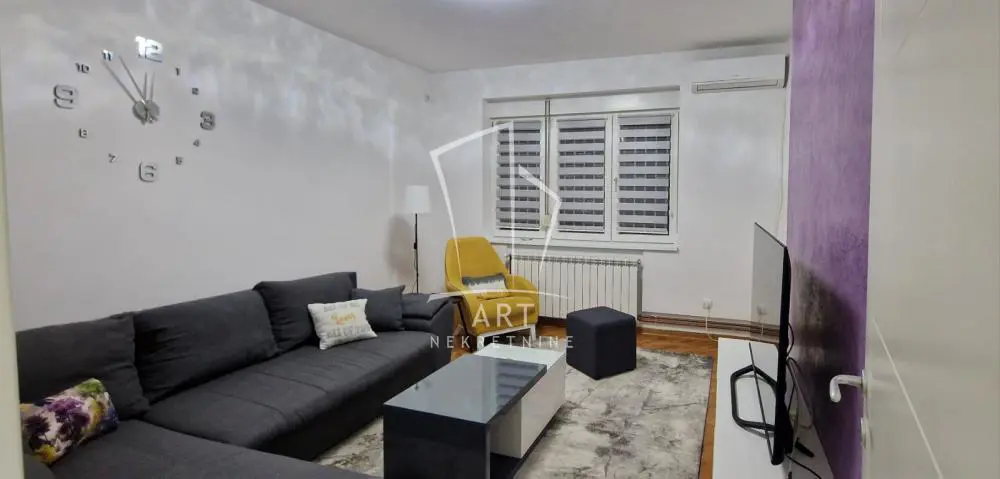 Trosoban stanovi Vračar Južni bulevar 800 evra 