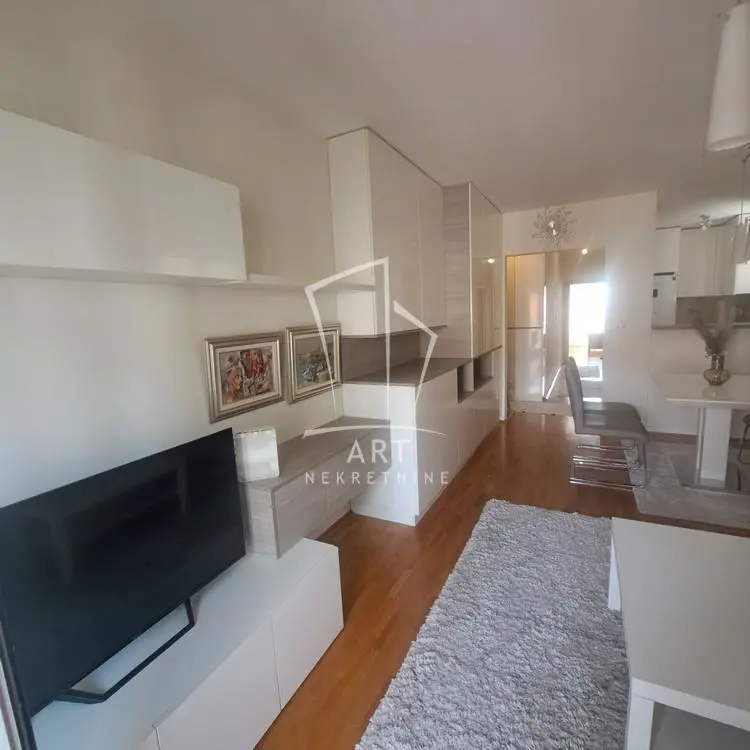 Dvosoban stanovi Voždovac Pašino i Lekino brdo 800 evra 