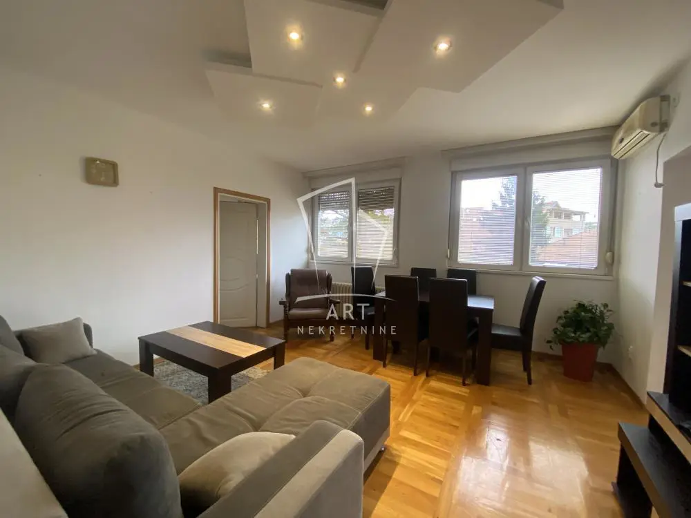 Trosoban stanovi Rakovica Kanarevo Brdo 450 evra 