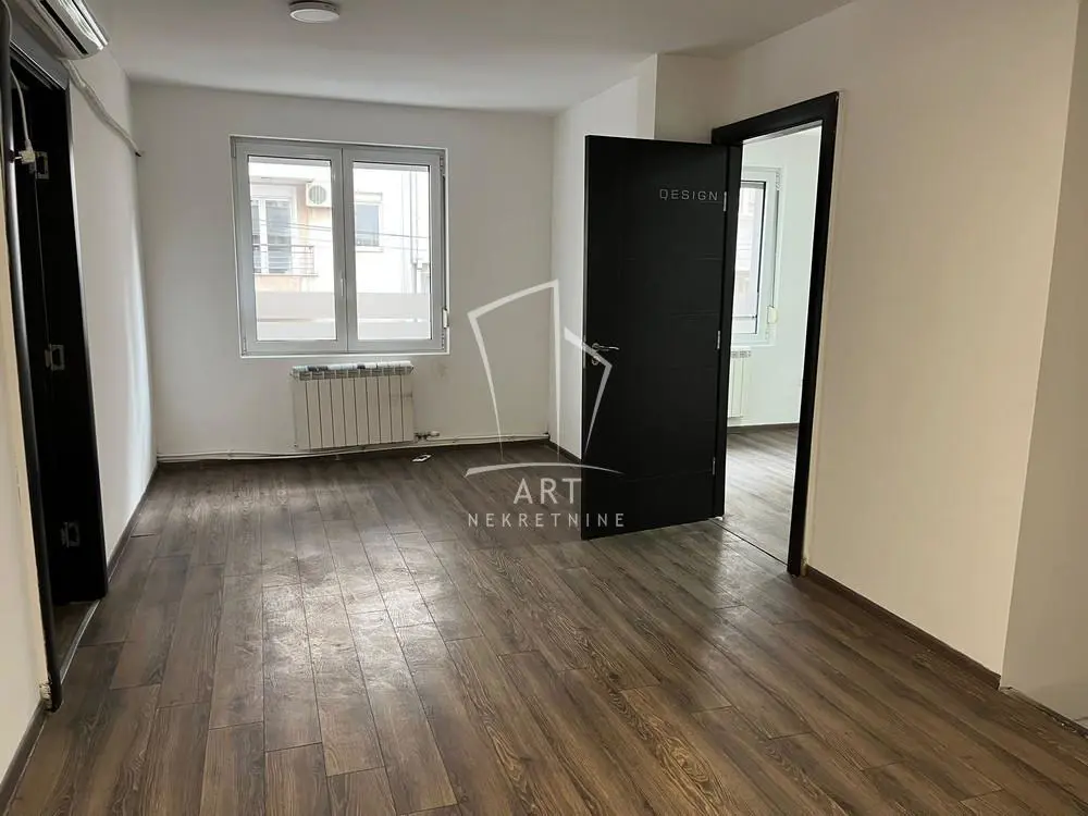 poslovni prostor Zvezdara Đeram 2200 evra 