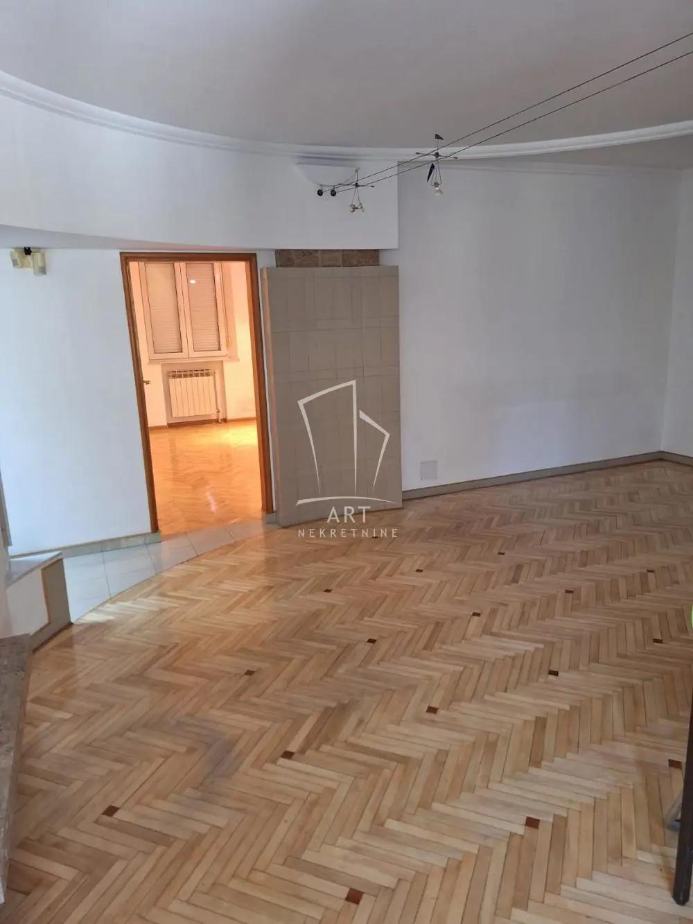 poslovni prostor Voždovac Činovnička kolonija 650 evra 