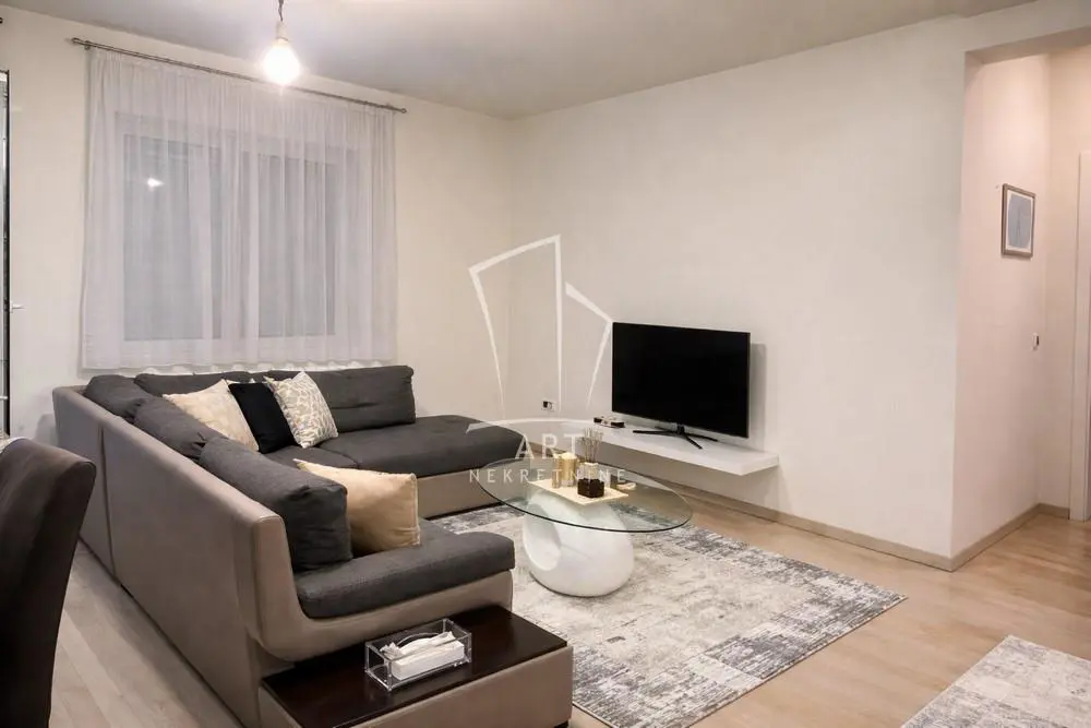 Beograd Voždovac Trosoban stanovi 900 evra 