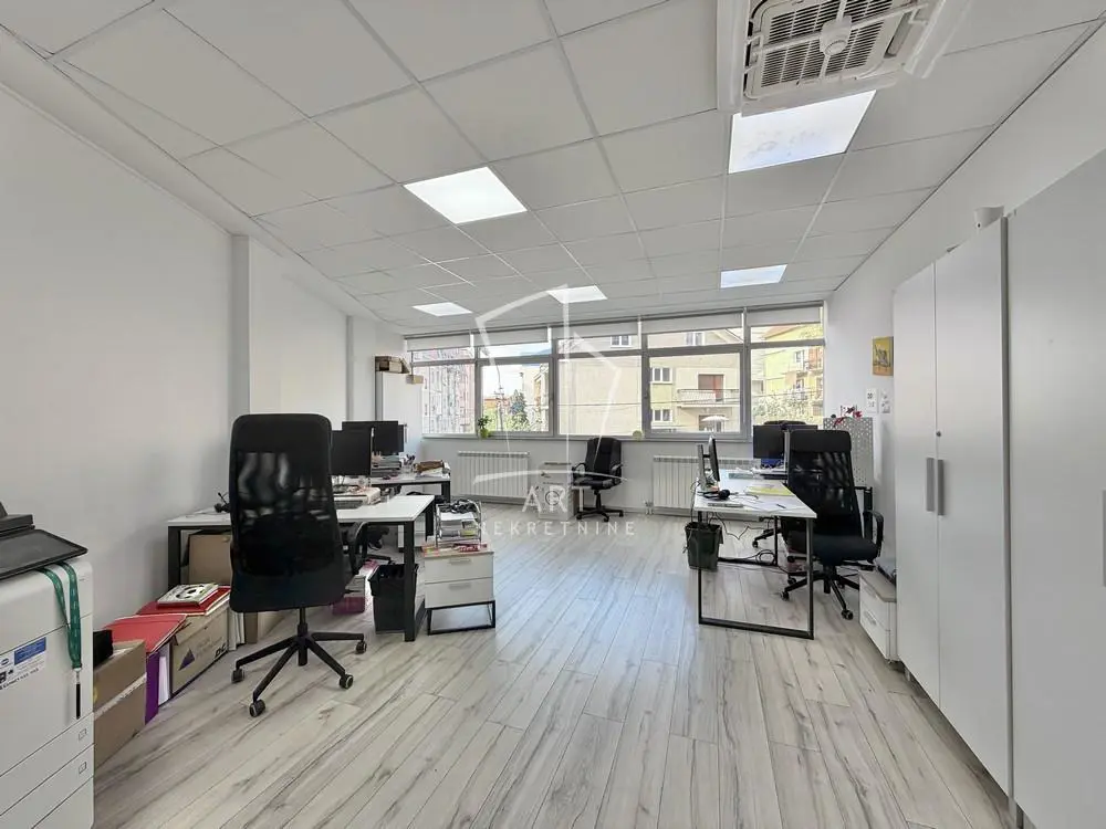 Beograd Čukarica poslovni prostor 2530 evra 