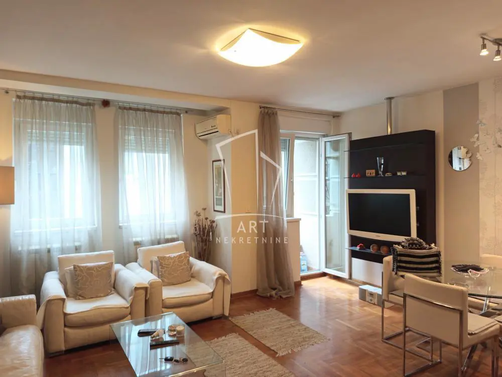 Trosoban stanovi Stari Grad Dorćol donji 1200 evra 