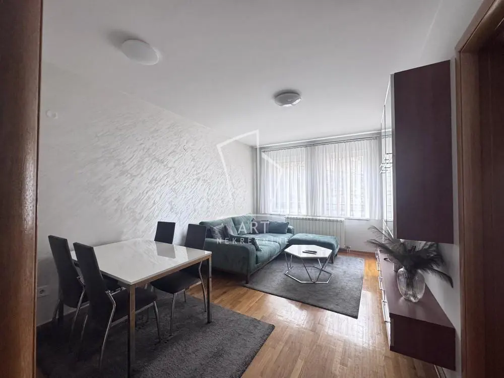 Beograd Zvezdara Jednoiposoban stanovi 700 evra 