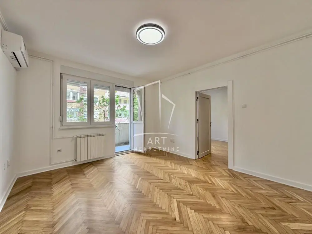 Četvorosoban stanovi Vračar Kalenić 1100 evra 