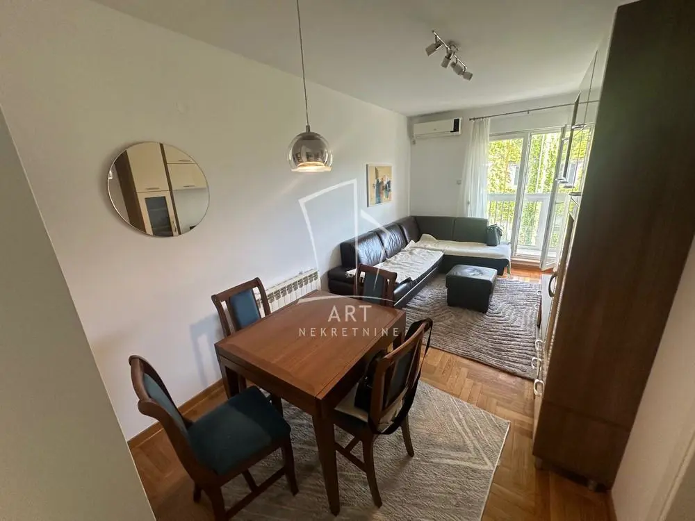 Beograd Palilula Trosoban stanovi 800 evra 