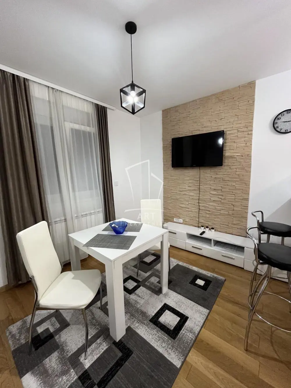 Jednosoban stanovi Vračar Južni bulevar 500 evra 