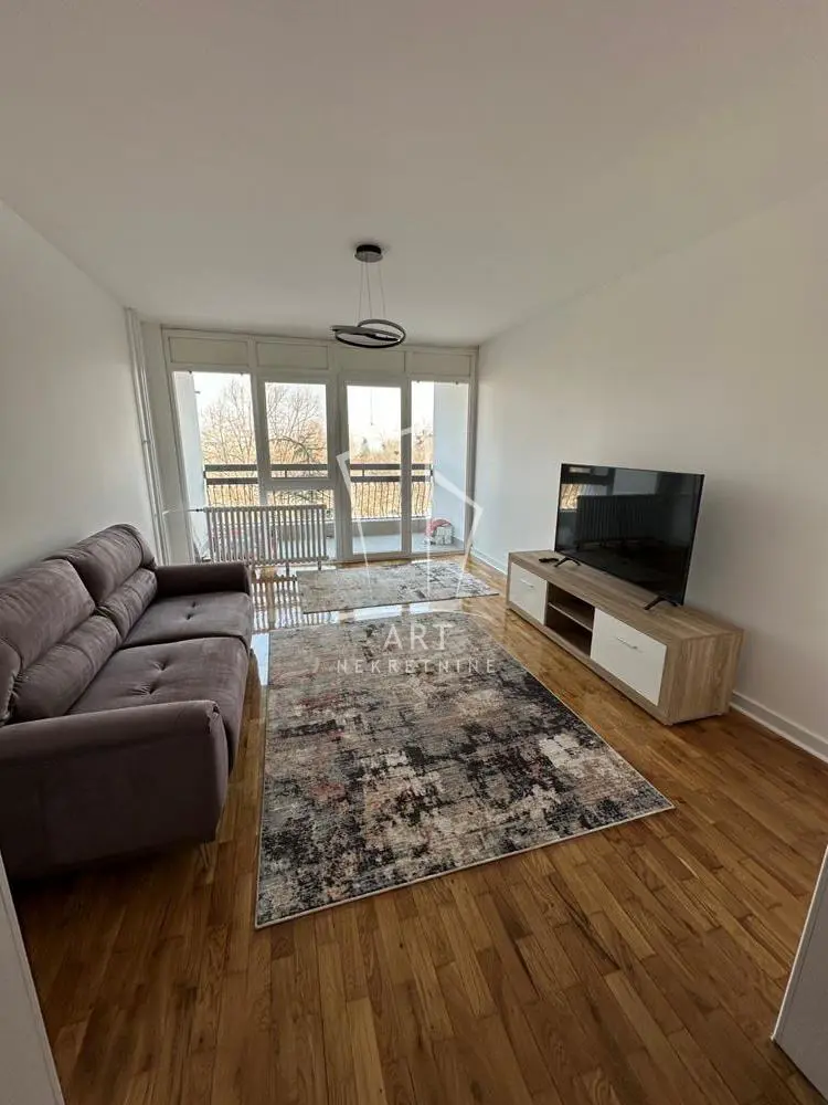 Trosoban stanovi Novi Beograd Savski blokovi (44 45 70 70a) 800 evra 