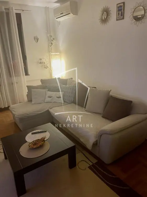 Dvosoban stanovi Vračar Južni bulevar 600 evra 