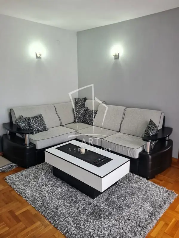 Beograd Zvezdara Jednoiposoban stanovi 600 evra 