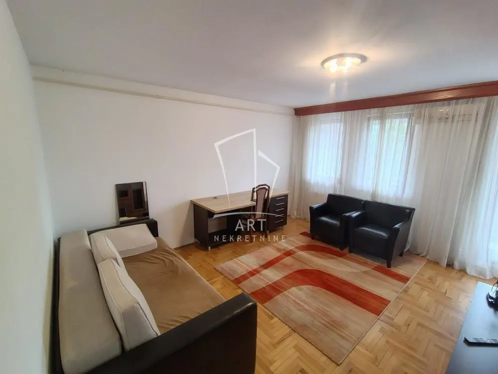 Jednoiposoban stanovi Palilula Borča 450 evra 