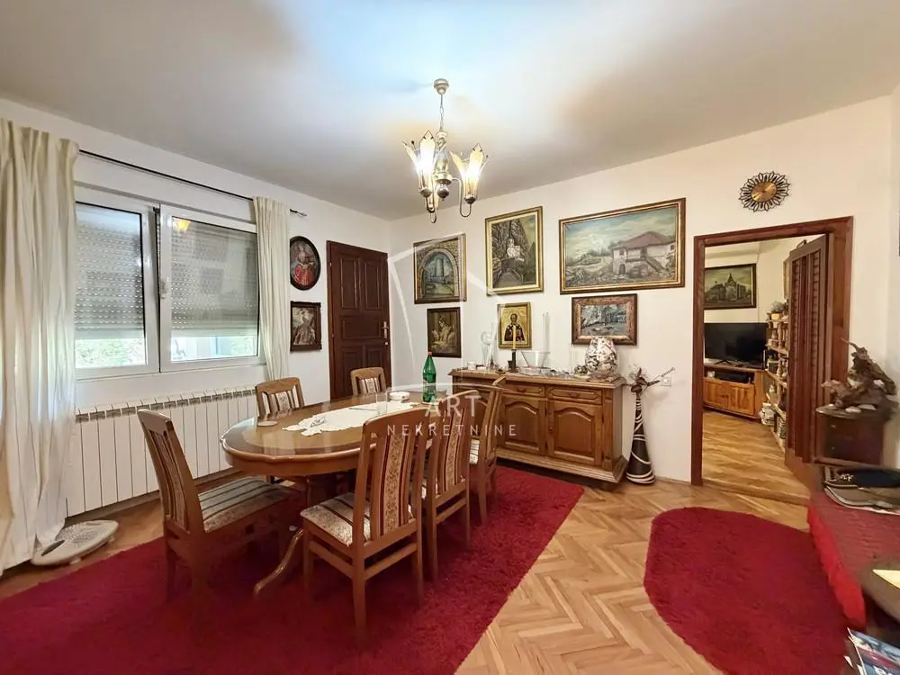 Beograd Surčin kuće 315000 evra 