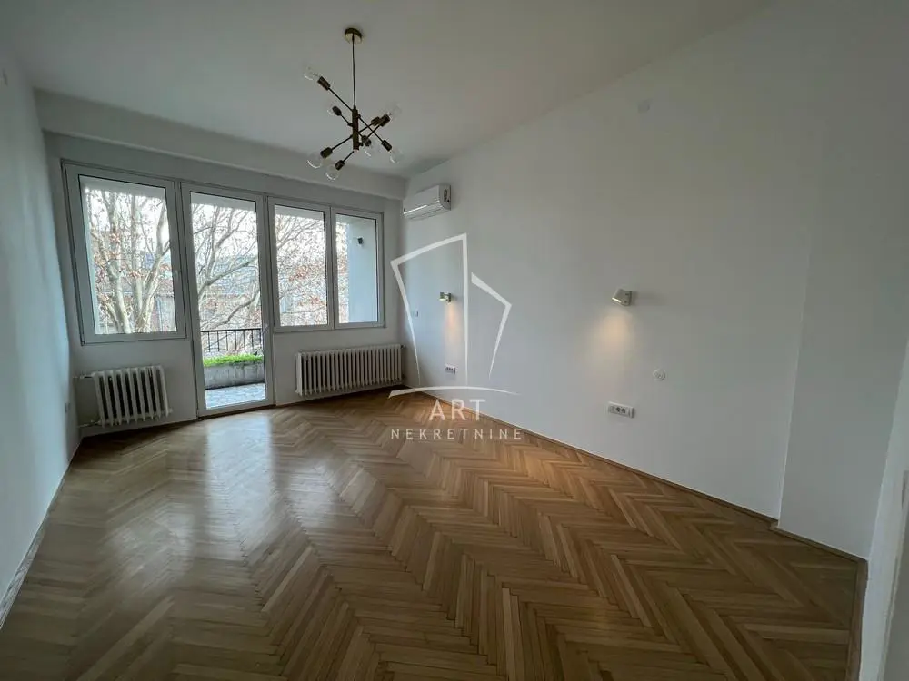 Beograd Stari Grad Četvorosoban stanovi 1800 evra 