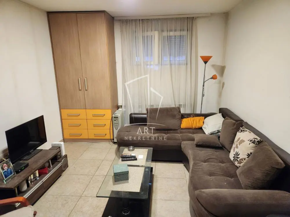 Beograd Zemun Garsonjera stanovi 67000 evra 