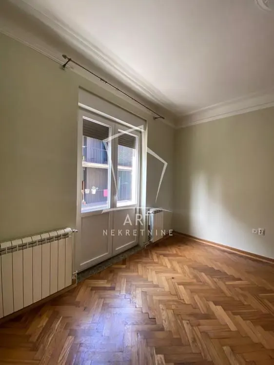 Troiposoban stanovi Zvezdara Đeram 650 evra 