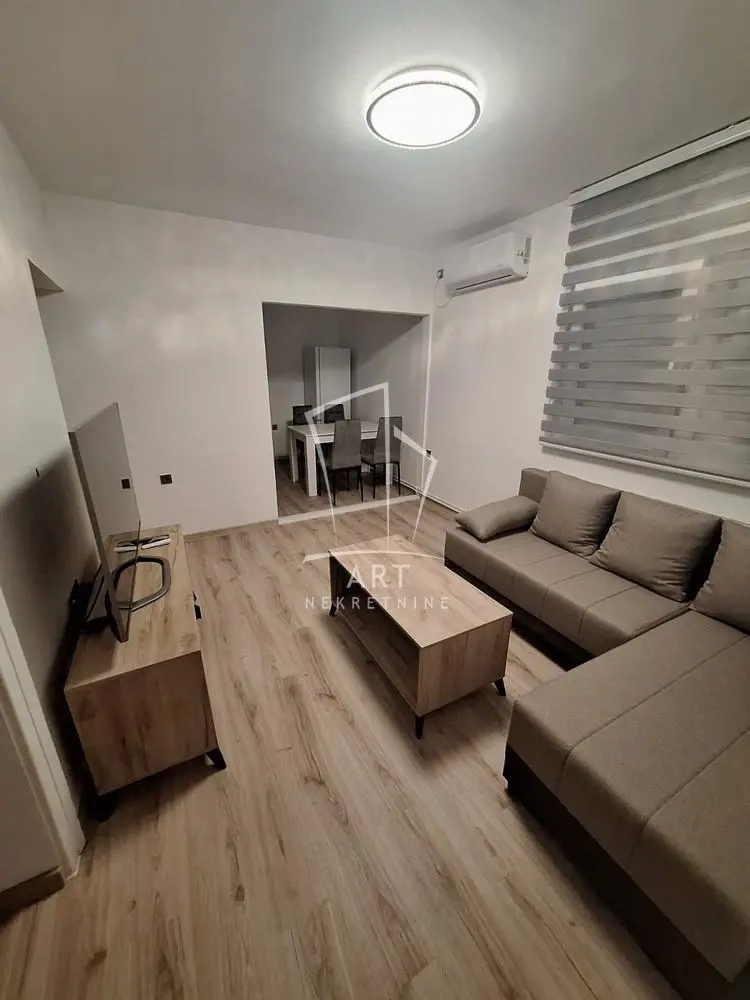 Trosoban stanovi Čukarica Banovo brdo 550 evra 
