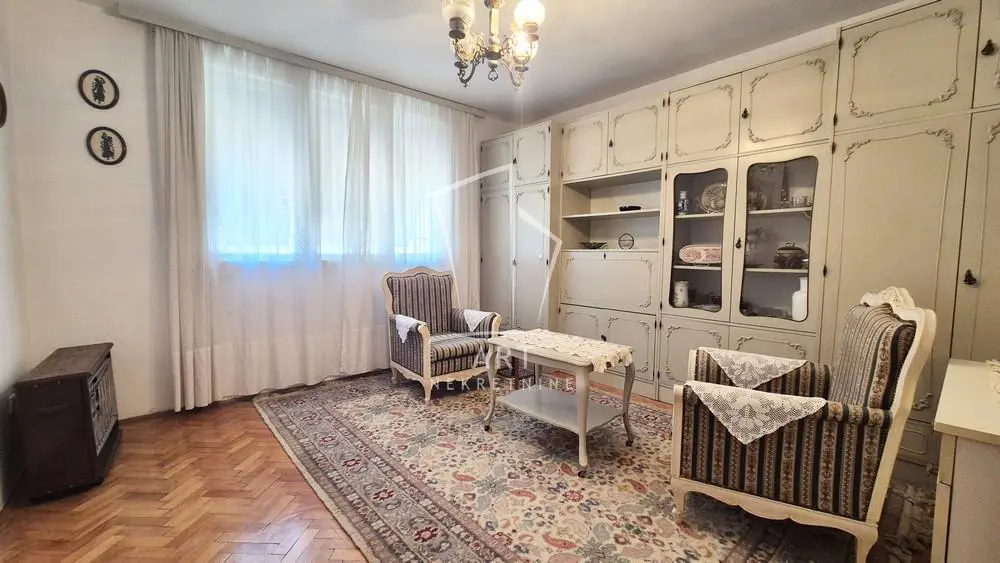 Dvosoban stanovi Palilula Karaburma 400 evra 