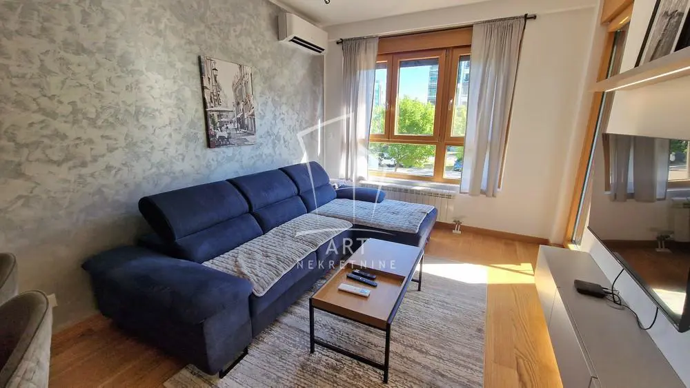 Dvosoban stanovi Novi Beograd Blok 65 1000 evra 