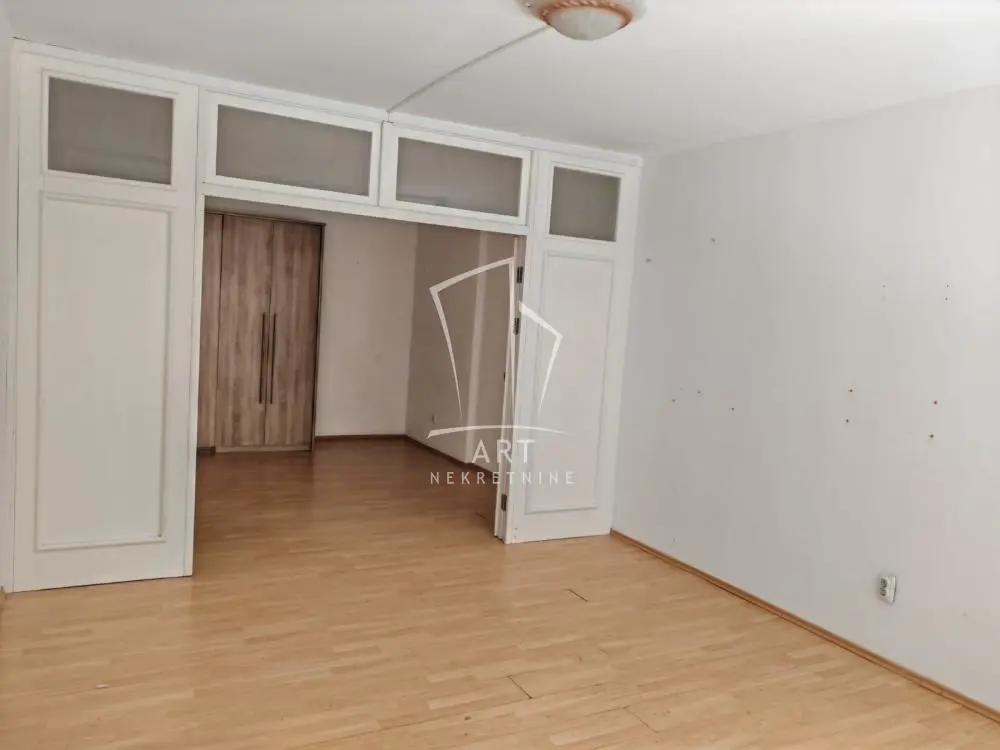 Jednoiposoban stanovi Novi Beograd Savski blokovi (44 45 70 70a) 500 evra 