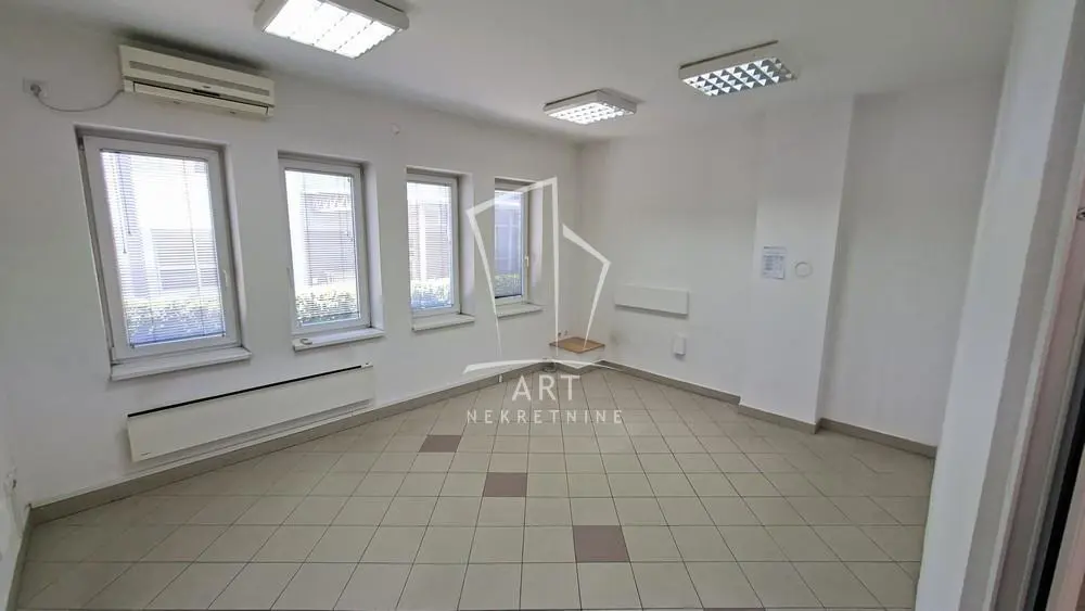 poslovni prostor Zemun Nova Galenika 1500 evra 