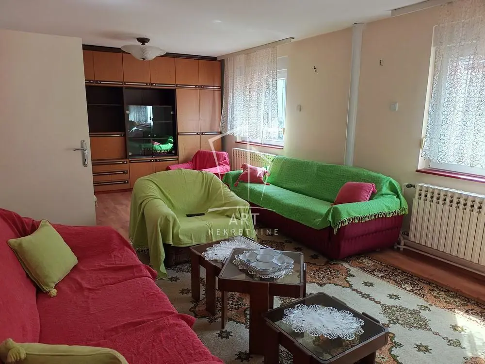 Beograd Voždovac Trosoban stanovi 400 evra 