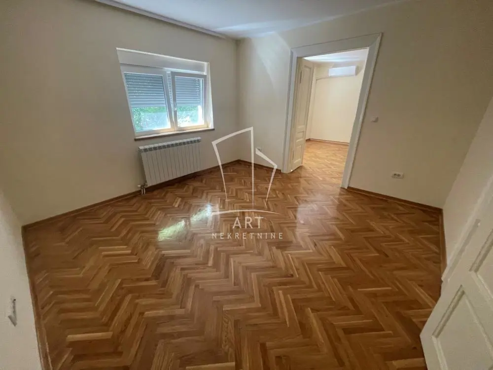 Dvosoban stanovi Savski venac Dedinje 600 evra 