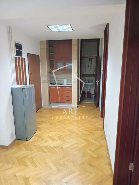 poslovni prostor Vračar Čubura 700 evra 