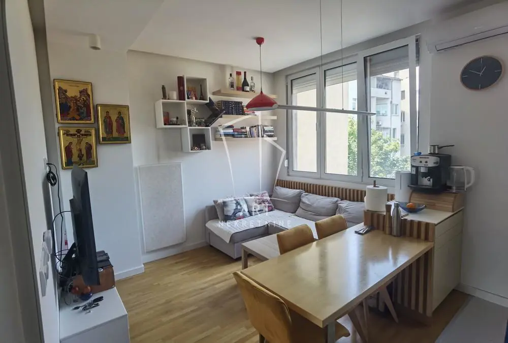 Trosoban stanovi Stari Grad Skadarlija 950 evra 
