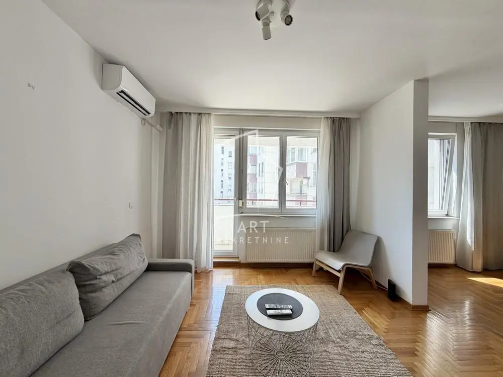 Dvosoban stanovi Novi Beograd Sava centar (Blok 19 do 23) 292800 evra 