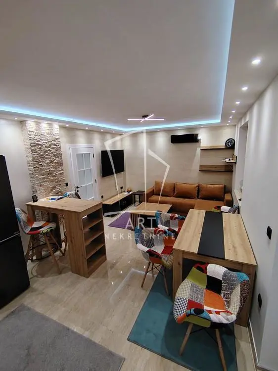 Trosoban stanovi Zemun Altina 650 evra 