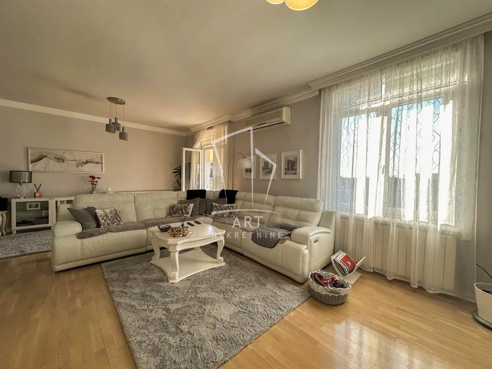 Petosoban stanovi Stari Grad Centar i Terazije 429000 evra 