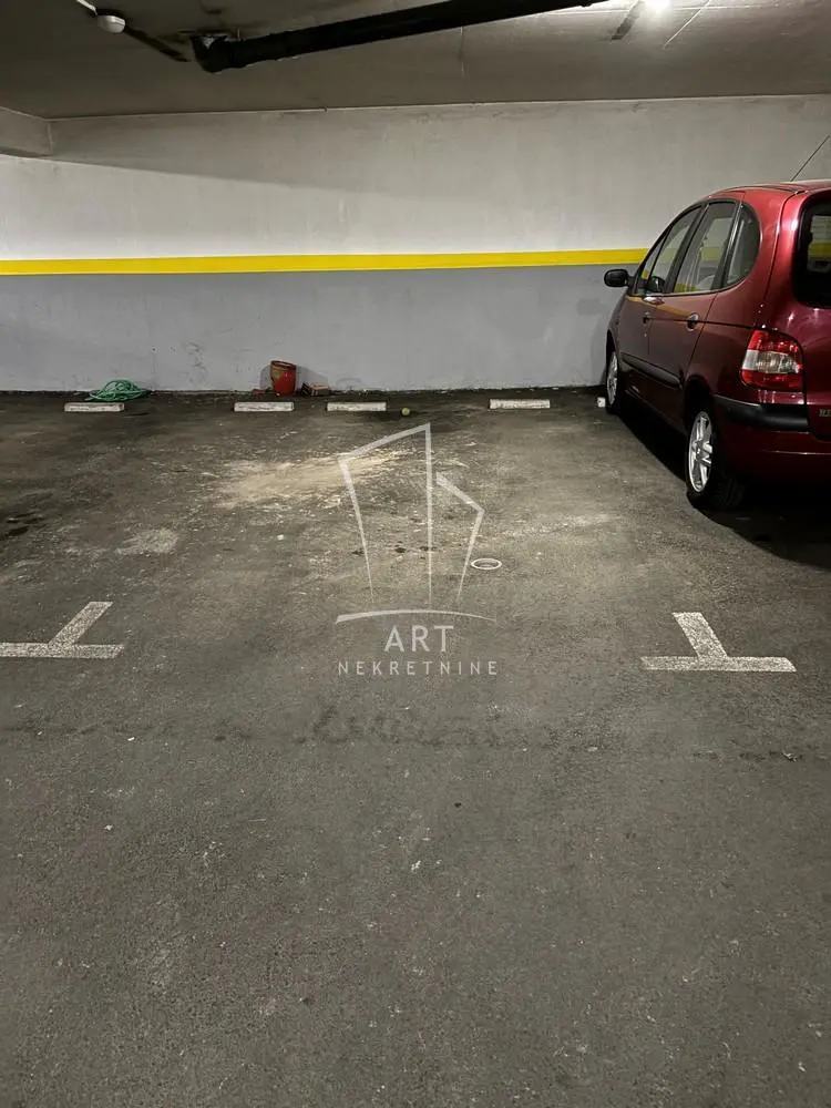 garaža Vračar Hram 200 evra 