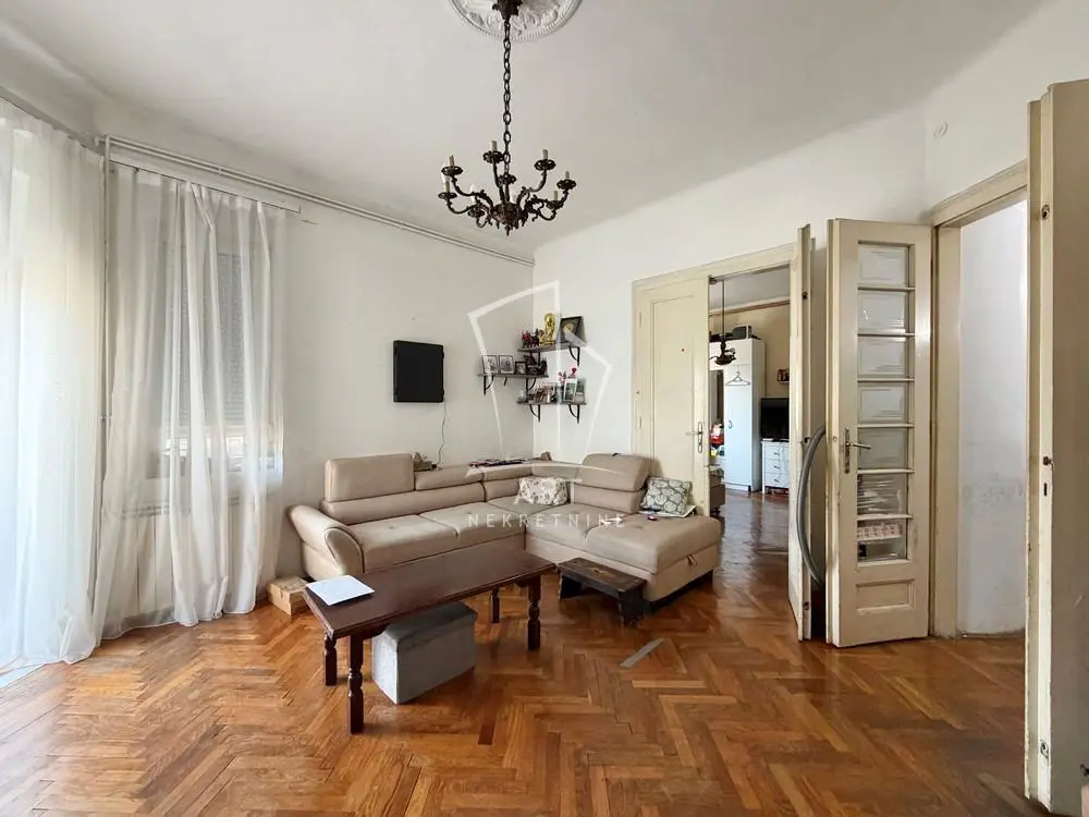 Troiposoban stanovi Stari Grad Dorćol donji 357000 evra 